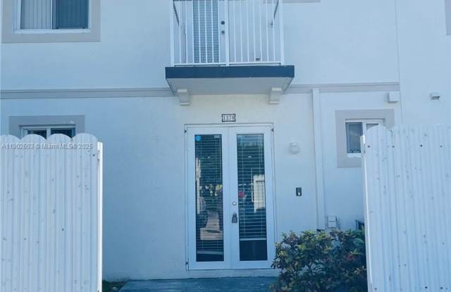 1370 W 30th St - 1370 West 30th Street, Hialeah, FL 33012