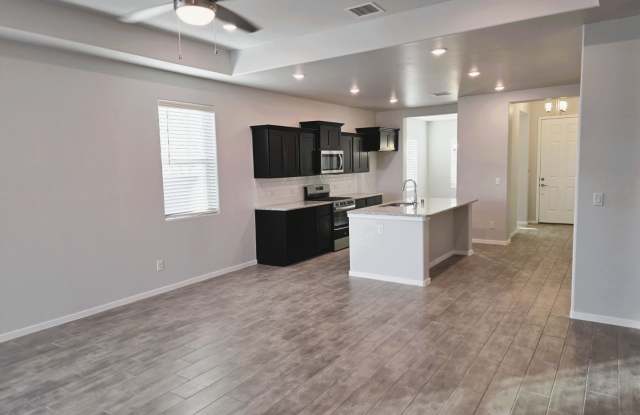 Beautiful East side House 3 bed-2 baths, part of The Overlook Casa Club that includes Swimming Pool, Gym, Tennis Court, Pickleball Courts Gallery 3