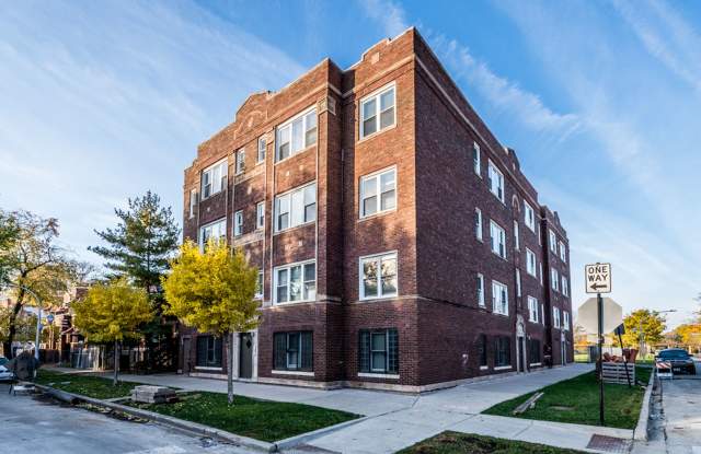 400-02 S Kilbourn Ave Gallery 3