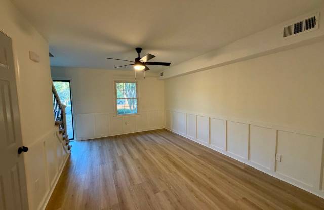 4705 Blue Bird Unit E- Bev Roberts Rentals and Property Management Gallery 3