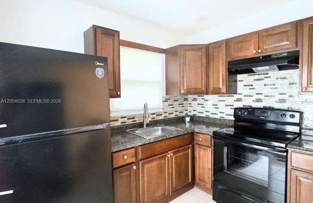 2210 SW 46th Ct photos photos