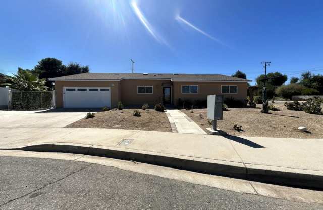 Gorgeous 3 Bedroom 2 Bath Home w/Pool In South Redlands! photos photos