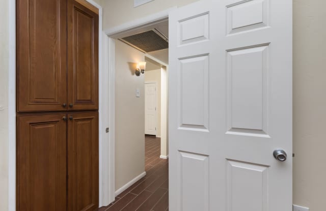 1646 East Indianola Avenue - 1 Gallery 4