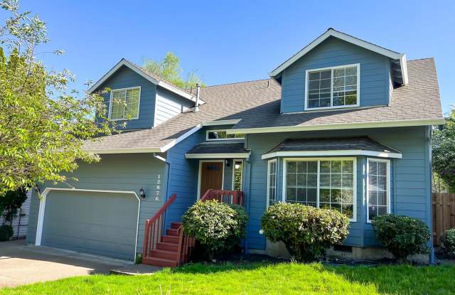 Spacious 2467 sq ft 4 Bedroom 2.5 Bath home located adjacent to Summer Lake Park. photos photos