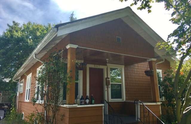 Lovely Craftsman with Large Backyard photos photos