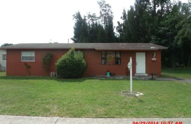 Large 3-1 house in the Manors with big backyard and central air photos photos