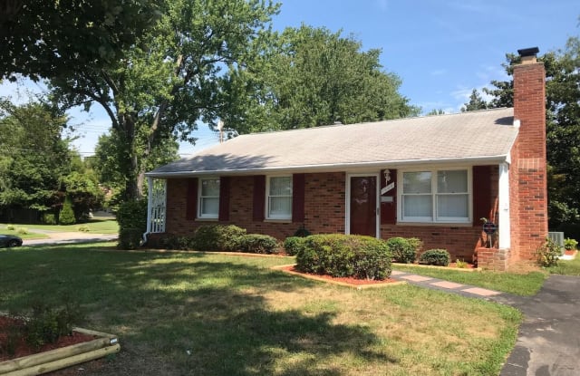 7608 HERITAGE DR - 7608 Heritage Drive, Annandale, VA 22003
