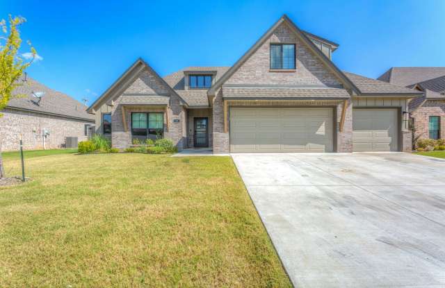 4-Bedroom Home with 3-Car Garage & Fully Fenced Yard! Gallery 1