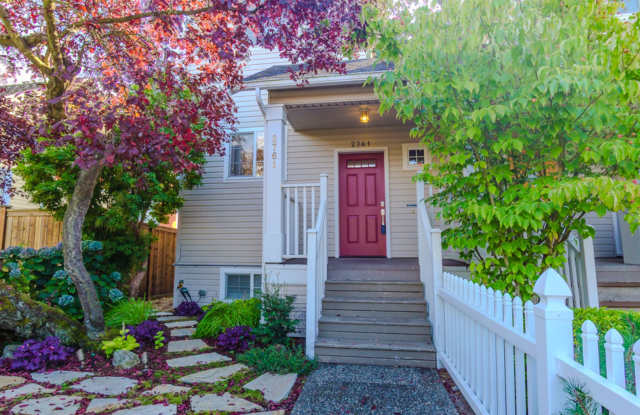 3bd/2.5ba Seattle Townhome Gallery 3