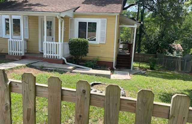 Coming soon!!! 2 Bedroom 1 Bath House with Bonus Room Gallery 4