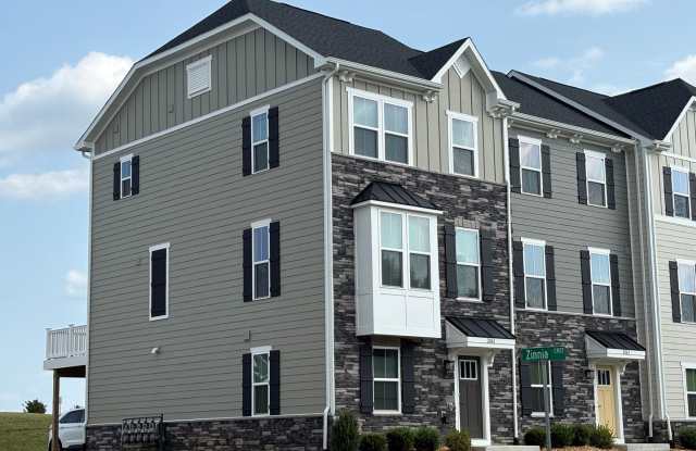 End-unit Townhouse with mountain views photos photos End-unit Townhouse with mountain views photos photos