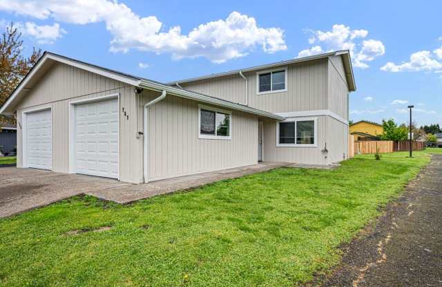 2-Story Newly Remodeled 2-Bedroom, 1.5-Bath Duplex In Springfield! photos photos