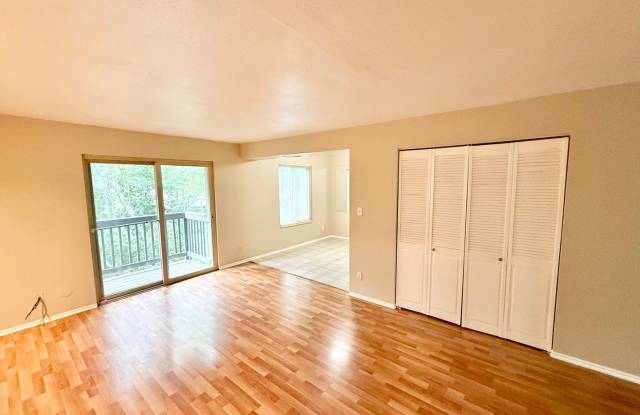 2 Bed Condo with a Private Creekside Patio — Murray! Gallery 3