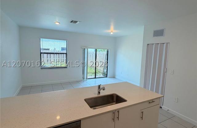 11863 SW 247th Ter Gallery 2