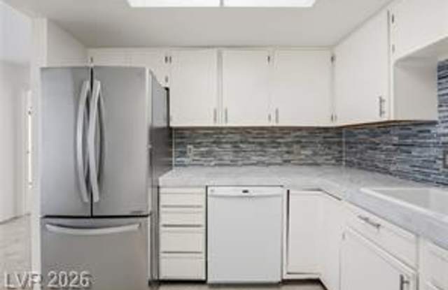 2 Bedroom Condo located in Las Palmas Gallery 4