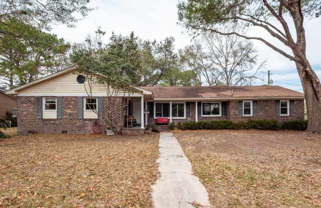 4 Bedroom, 2.5 Bathroom Home on James Island photos photos