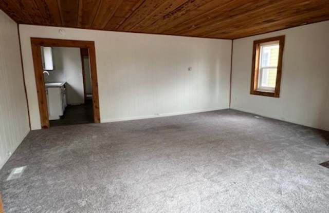 2 Bedroom 1 Bath with W/D Hook Ups! Gallery 1