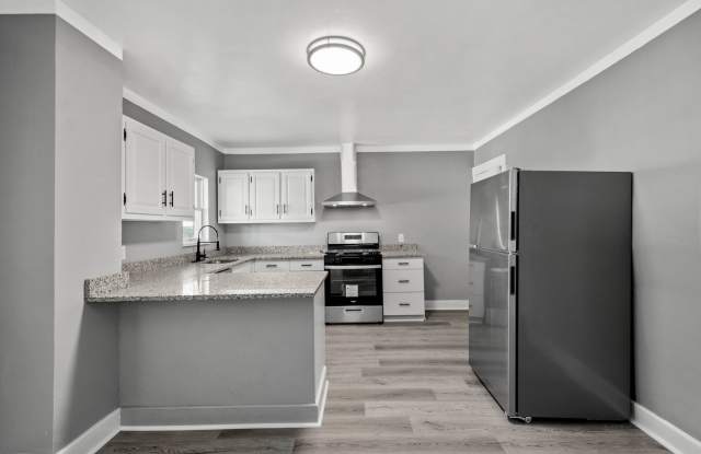 Gorgeous 2 bedroom home in West Mifflin available now! photos photos
