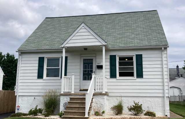 1607 LESLIE Road Gallery 2