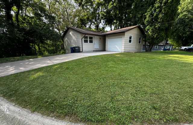 3 Bedroom house in Bettendorf 2 Bath 1 car attached garage with walkout basement photos photos