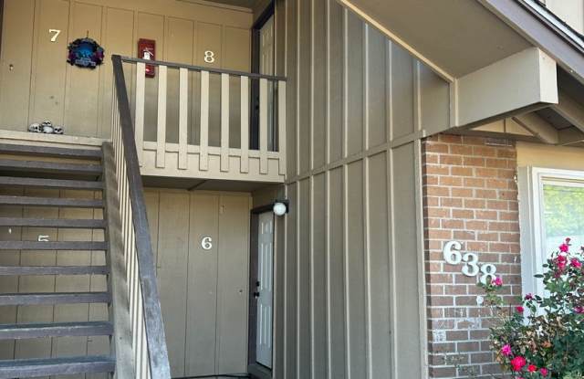 (905) Draper Apartments - 2 Bedroom / 1 Bath Gallery 4