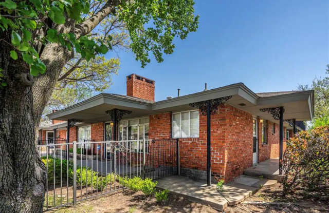 Adorable duplex + Heart of OKC + Close to entertainment + restaurants Gallery 1