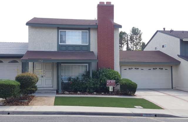 3bd 2.5ba House w/yard, garage photos photos