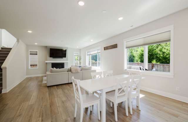 Beautifully Maintained 4 Bed / 3 Bath Home in McCormick Village. Bonus Room & Fully Fenced Yard. AVAILABLE NOW! Gallery 4