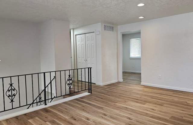 4 Bedroom Bench Home Fully Remodeled photos photos