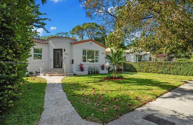 1262 SW 15th Ter photos photos