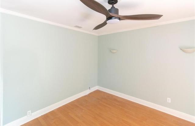 4805 Orchid Gallery 2