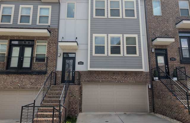 Georgeous townhome located in the Central Point community! photos photos