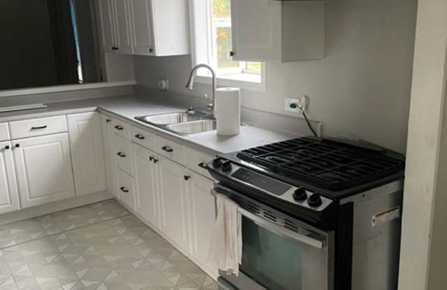 Short term house rental available in Burien! Gallery 1