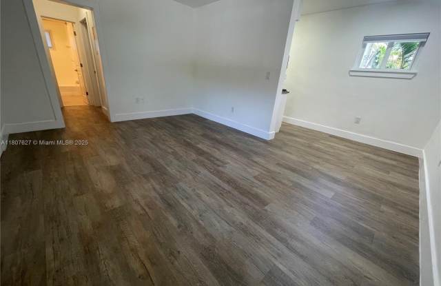 125 Edgewater Dr photos photos