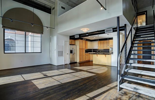 1025 S Shepherd Drive Gallery 2