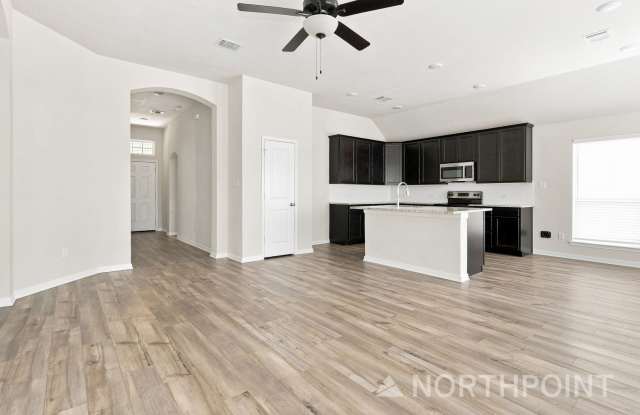 4-Bedroom, 2 Bath Single Family for Rent in Montgomery, TX|  2-Car Garage Parking & Modern Kitchen Gallery 4