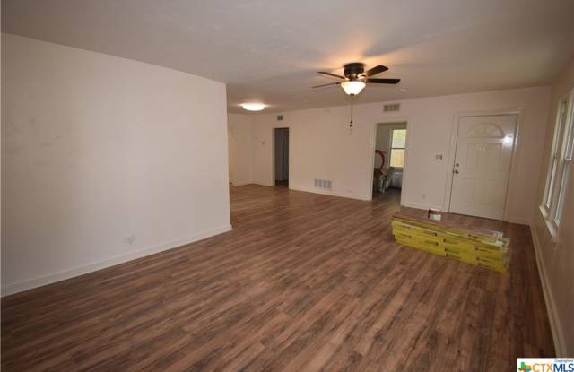 833 S Loop Street Gallery 2