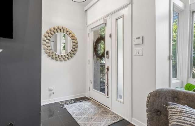 1713 W Diversey Parkway Gallery 3