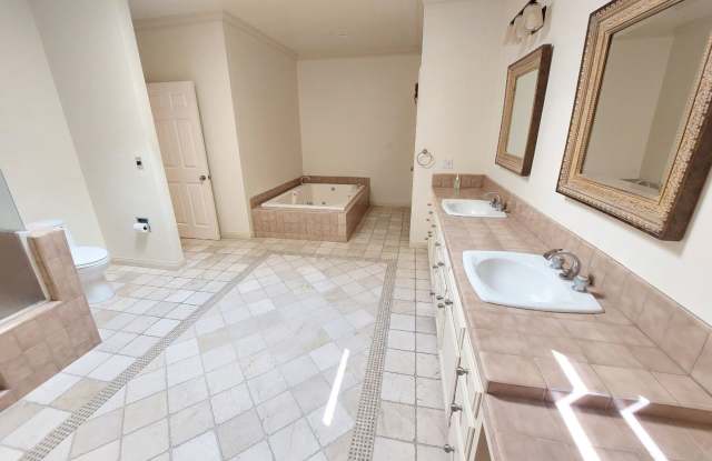 LUXURIOUS 4 BED / 3 BATH | BEVERLY HILLS Gallery 3