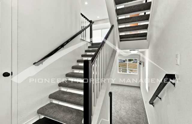 Spacious Home with Central AC and Washer/Dryer Gallery 4