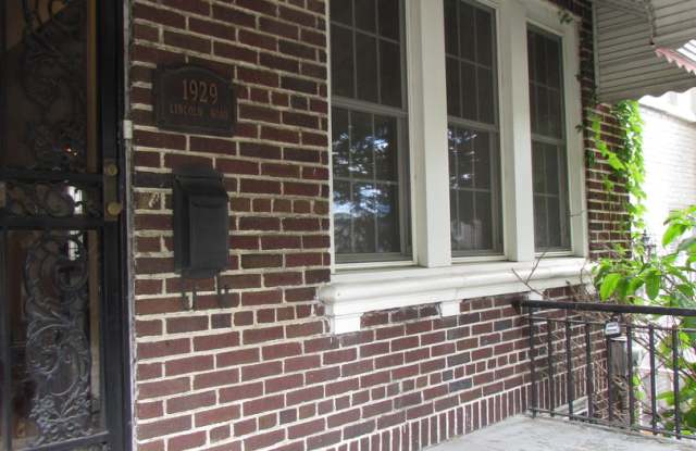 1929 Lincoln Road Gallery 2