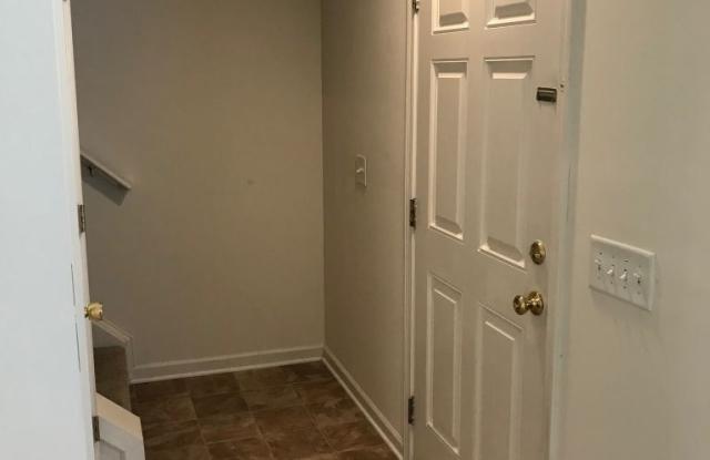 1557 Kindred Circle Gallery 2