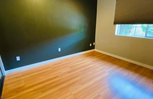 1850 E MARYLAND Avenue Gallery 4
