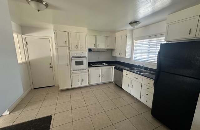 Charming Orcutt 3 Bd. 2Ba Home w/ Formal Dinning Room Gallery 4