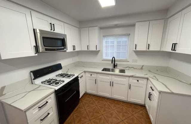 437 W 11th St photos photos
