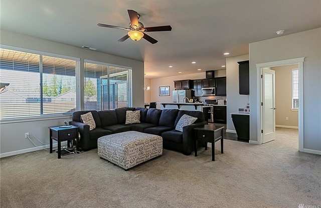 SIX MONTH LEASE!!! Large 4 Bedroom Near Gorst - Short Term Lease Only! Gallery 4