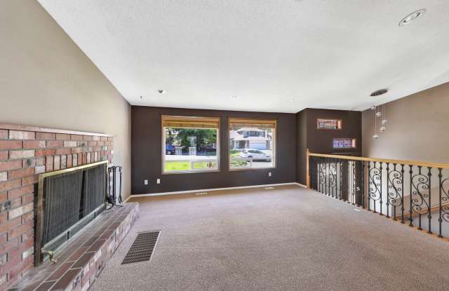 4 Bed 3 Bath - Partial View - Pet Friendly - Cap Sante Marina Location - NAS Whidbey Gallery 3