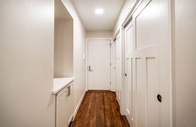 2600 E Kenwood Blvd photos photos