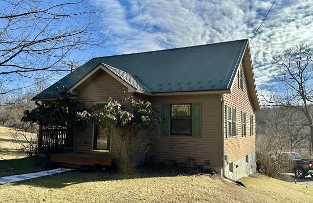 402 S Sterling Road - 402 South Sterling Road, Wayne County, PA 18460 402 S Sterling Road - 402 South Sterling Road, Wayne County, PA 18460