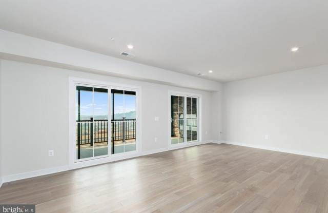 1687 DUNNINGTON Place Gallery 3